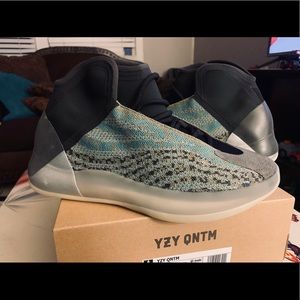YEEZY QNTM BASKETBALL